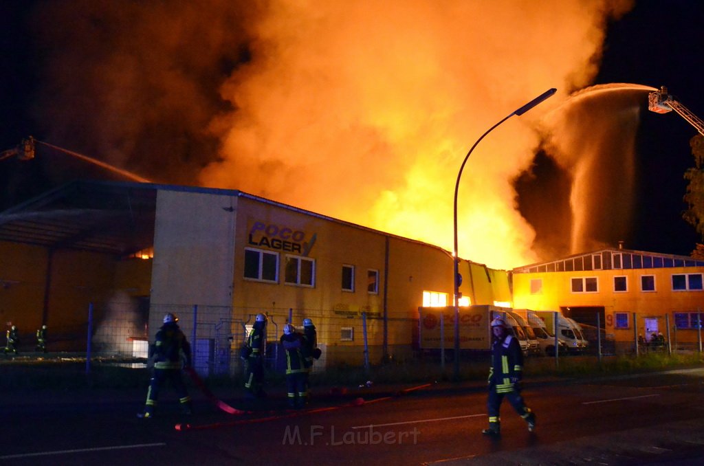 Grossfeuer Poco Lager Koeln Porz Gremberghoven Hansestr P020.JPG - Miklos Laubert